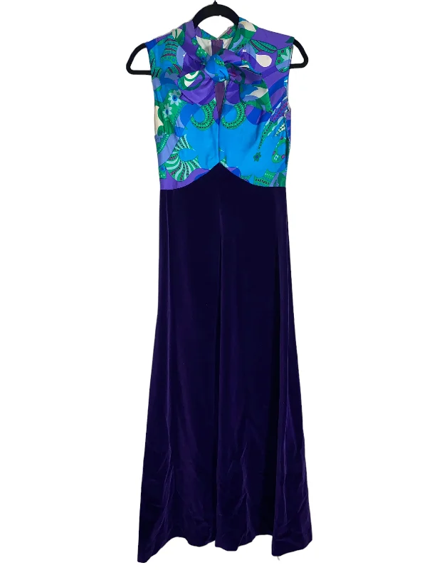 Vintage 1970s Psychedelic and Velvet Maxi Dress w Matching Coat Fashionable Maxi Dress with Fringe Vintage 1970s Psychedelic and Velvet Maxi Dress w Matching Coat Fashionable Maxi Dress with Fringe